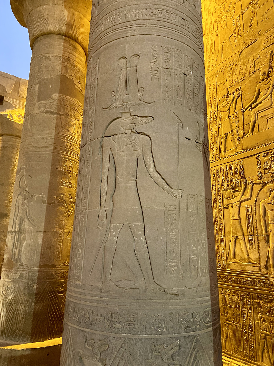 Vue du temple de Kom Ombo au coucher du soleil